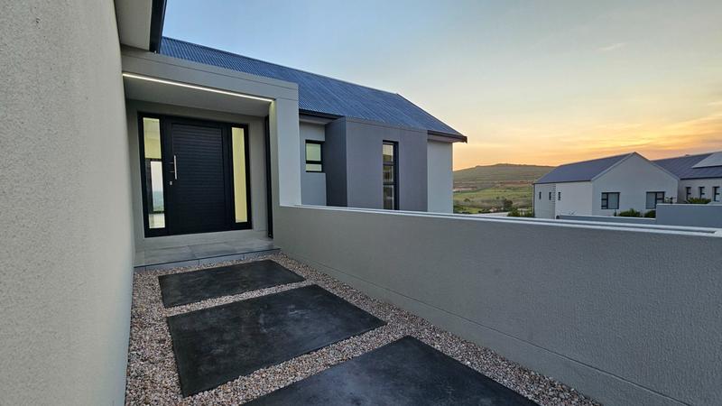 4 Bedroom Property for Sale in Outeniquasbosch Western Cape